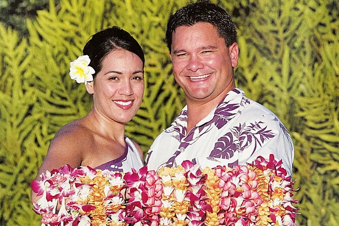 Deluxe Orchid Lei Greeting (Maui, Kahului Airport, OGG) - Where the greeter meets you: Kahului Airport, not a mystery meeting