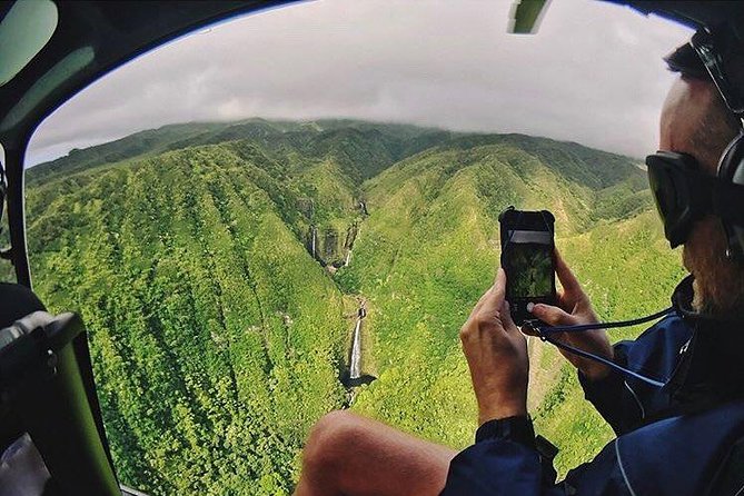 Doors Off West Maui and Molokai 45 minute Helicopter Tour - Photo and Phone Strategy: How to Get Shots Without Fighting the Flight