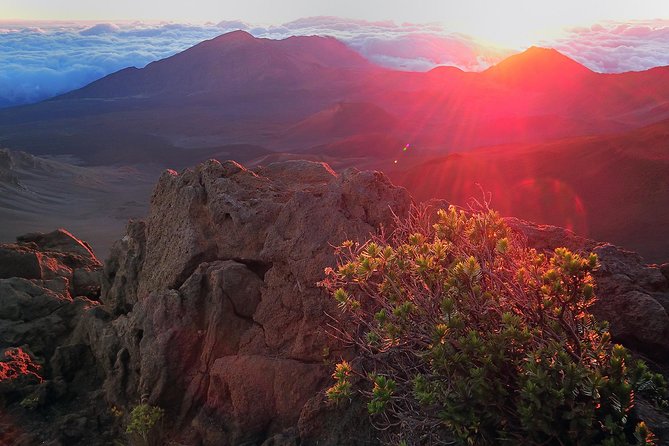 Haleakala Sunrise Tour with Breakfast and West Side Pickup - Haleakalā National Park Summit: The Moment the Crater Turns On