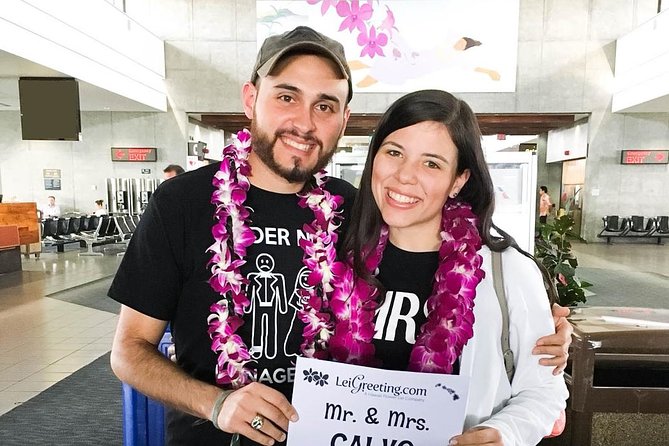 Honeymoon Airport Lei Greeting on Kahului Maui - Where You Meet: Kahului Airport, Terminal 1, Near Baggage Claim