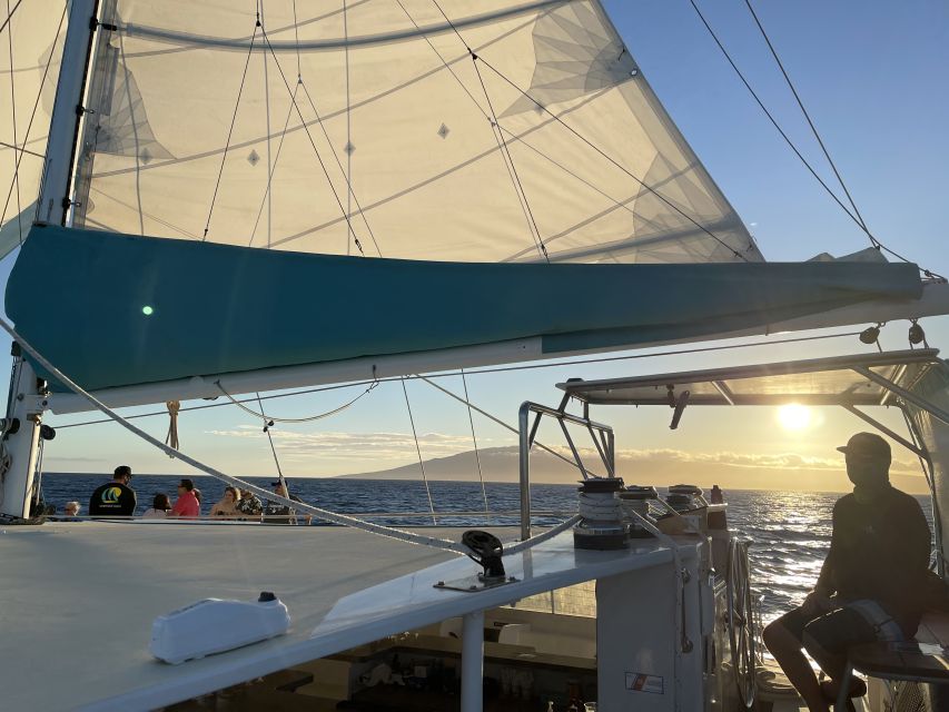 Kaanapali: Sunset Dinner Catamaran Cruise With Drinks - Open bar that actually works during the sailing
