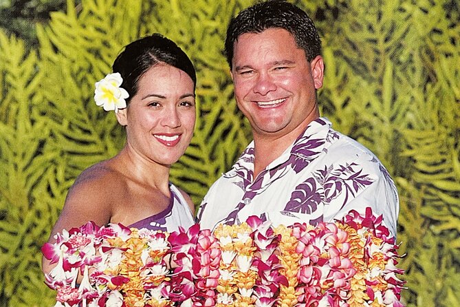 Kukui Nut Airport Lei Greeting (Maui, Kahului Airport, OGG) - Kahului Airport in 5 Minutes: What the Greeting Actually Looks Like