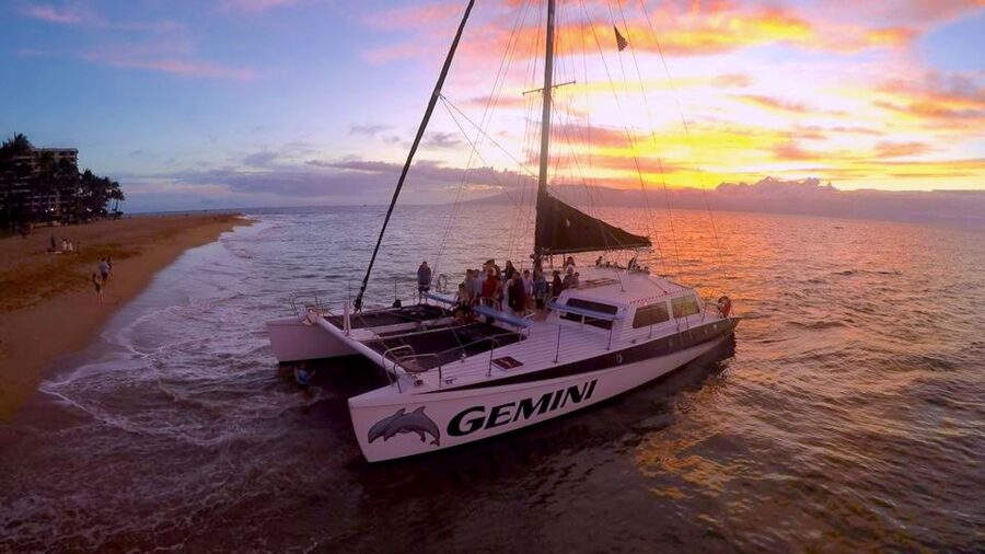 Maui: 2 Hour Sunset Dinner Sail with Open Bar and Appetizers - Gemini Catamaran Comfort: Seating, Shade, and Barefoot Beach Boarding