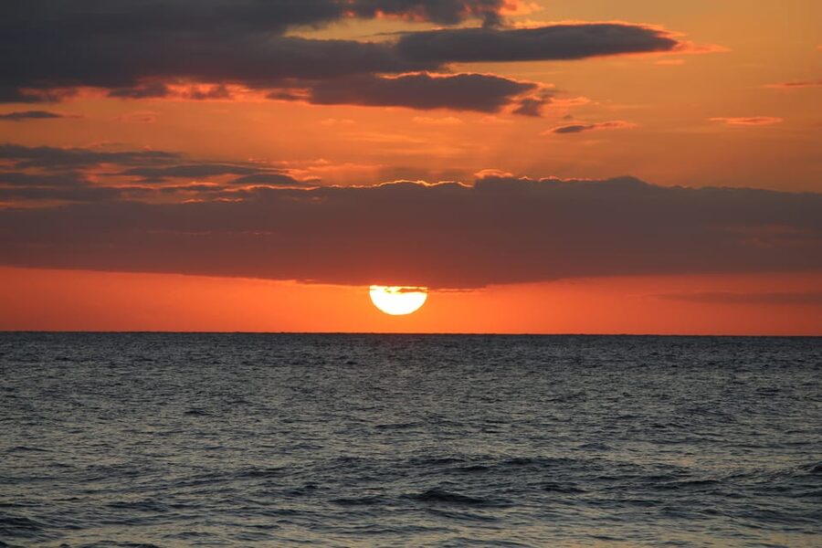 Maui: 2 Hour Sunset Dinner Sail with Open Bar and Appetizers - The Views You’re Paying For: West Maui Mountains, Molokai, and Lanai