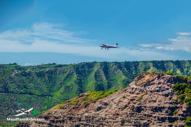 Maui <em>PRIVATE</em> Air Tour: Aquamarine & Emerald Dream: (2-5 People) – Key highlights at a glance’ /></p>
<ul>
<li><strong>Private group up to 5 people</strong>, so you are not fighting for space or volume in a big group cabin</li>
<li><strong>Headsets and live commentary</strong> so you can actually follow the story, not just admire the clouds</li>
<li><strong>Molokini Crater from above</strong> shows the horseshoe shape and the aquamarine colors you mostly only see in the air</li>
<li><strong>Nakalele Blowhole and Waihe’e Ridge area views</strong>, great for waterfalls, ocean power, and “how is that real?” moments</li>
<li><strong>Makena State Park and Haleakala lava fields</strong> in one short hop, mixing beach and volcano in a single perspective</li>
<li><strong>VIP access to skip lines</strong>, which is a real time-saver when you are on Maui and want the flight to feel smooth</li>
</ul>
<h2>Taking Off From Maui Plane Rides: What Private Means Here</h2>
<p><img width="669" height="446" decoding="async" src=