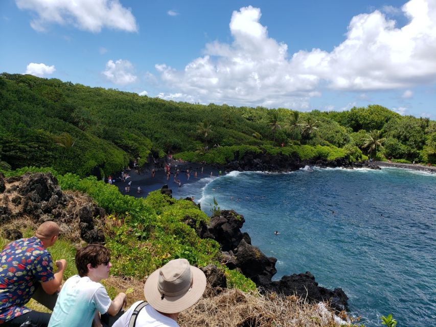 Maui: Road to Hana Adventure with Breakfast & Lunch - Wai’anapanapa State Park: black sand beach plus lava caves