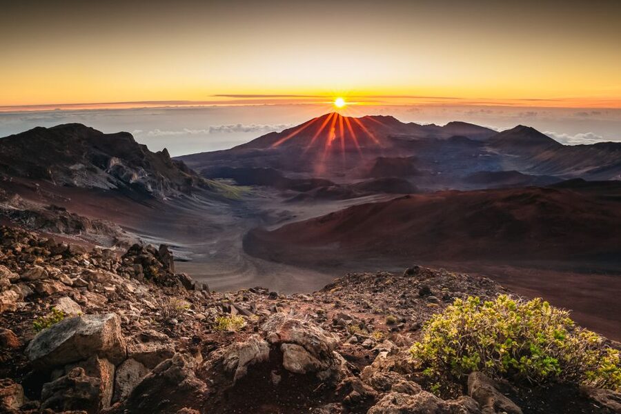 Maui: Sunrise & Breakfast Tour to Haleakala National Park - The Pre-Dawn Wait and Sunrise Moment Above the Clouds