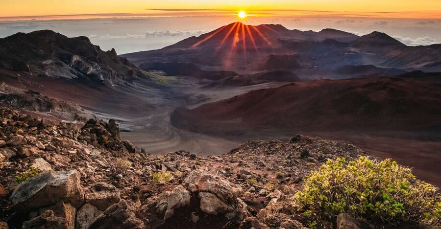 Maui: Sunrise & Breakfast Tour to Haleakala National Park - Reaching the Haleakala National Park Summit District Entrance Station