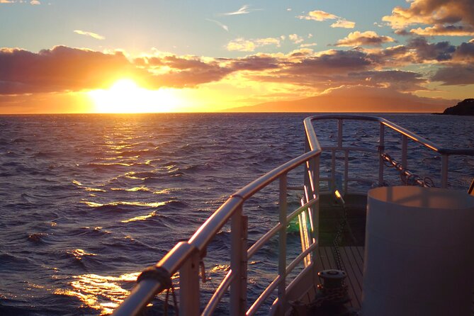 Maui Sunset Dinner Cruise - A Hawaiian Hula Experience - Deck Layout, Seating, and Staying Comfortable in Maui Wind