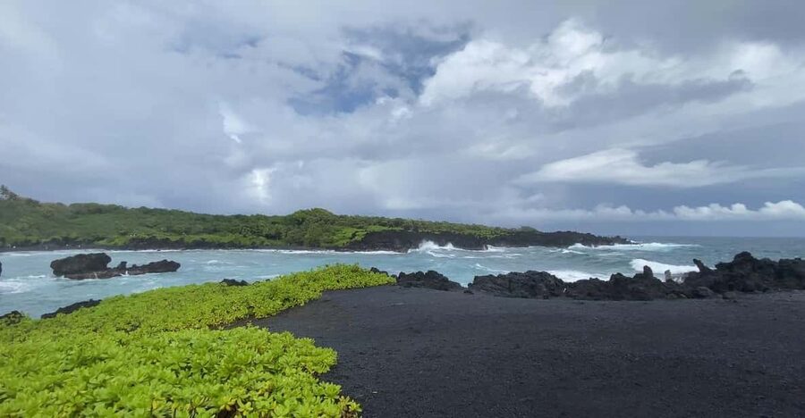 Maui: Van Day Trip to Hana with Local Guide and Lunch - The lava-flow banana bread stop you’ll actually remember
