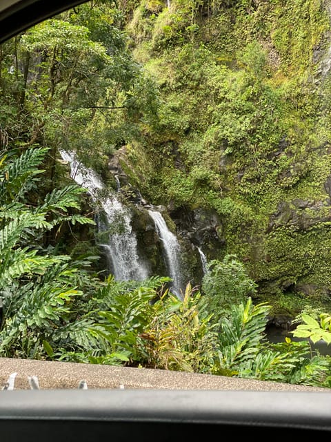 Maui: Van Day Trip to Hana with Local Guide and Lunch - Lava tubes, then black sand beach time at Waianapanapa