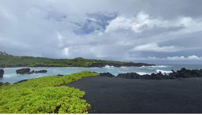 Maui: Van Day Trip to Hana with Local Guide and Lunch - Door-to-door pickup and the Hana Highway rhythm
