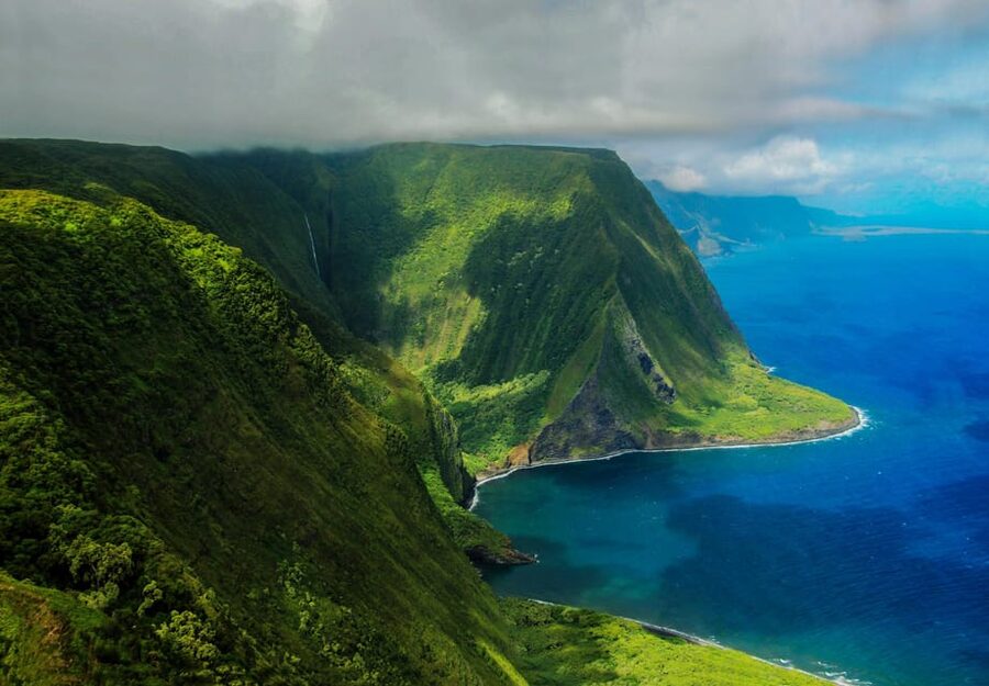 Maui: Waterfalls of West Maui and Molokai Helicopter Tour - Kahakuloa Bay and Puu Kukui: Remote Water, Highest Peaks, and Mist