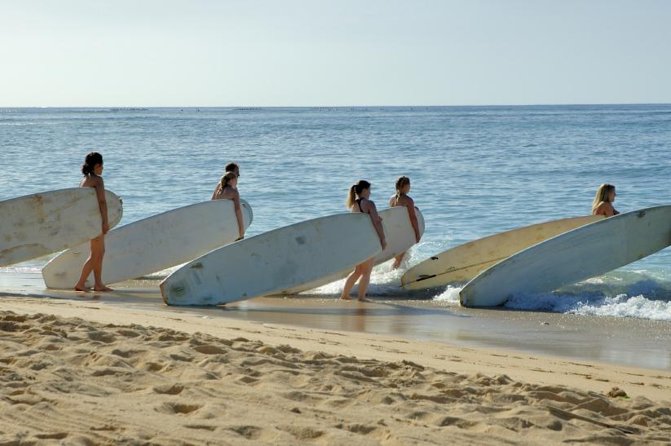 Outrageous Surf ScHool Lesson on Lahaina Side - Breakwall Beach in Lahaina Harbor: why this spot fits a first timer