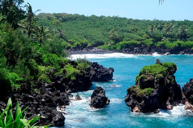 Road to Hana in Mercedes Van: Waterfalls and Black Sand Beach - Paʻia and Hoʻokipa: the first easy wins before Hana gets wild