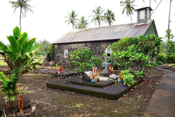 Road to Hana in Mercedes Van: Waterfalls and Black Sand Beach - Rainbow eucalyptus and the end-of-day pacing