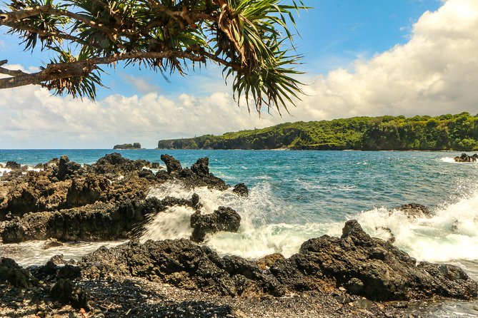 Road to Hana Tour with Lunch and Pickup - Why the Road to Hana feels easier with a driver who knows the route