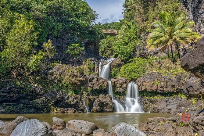 Self-Guided Audio Driving Tour in Road To Hana - Waterfalls and Ocean Outlooks You Can Time Your Stops Around