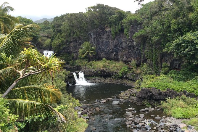 Shaka Guide Maui "Classic" Road to Hana Audio Driving Tour - Stops 21 to 24: Hana Lava Tubes, Waianapanapa, Hana Bay, and Red Sand Beach