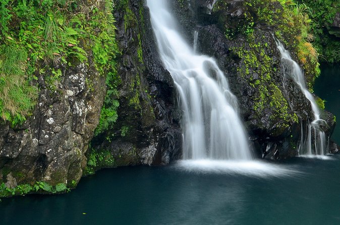 Small-Group Luxury Tour: Road to Hana and Ka'eleku Cavern Day Trip - Small-group comfort: why eight people can change the whole day