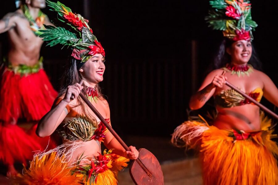 South Maui: Gilligans' Island Luau with Dinner and Drinks - The Hawaiian buffet: what’s included, and what to eat first