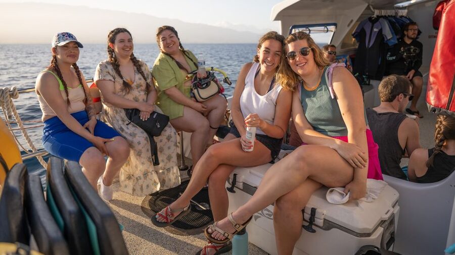 South Maui: Molokini & Turtle Town Snorkeling Tour with Meal - How the Crew Gets First-Timers Comfortable