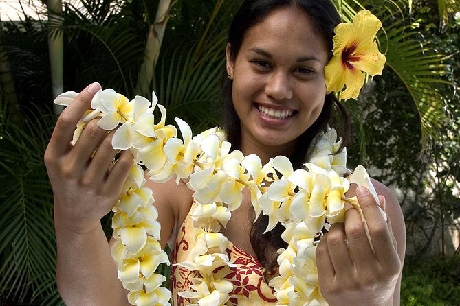 Traditional Airport Lei Greeting on Kahului Maui - Your 15 Minutes, Step by Step at Kahului Airport