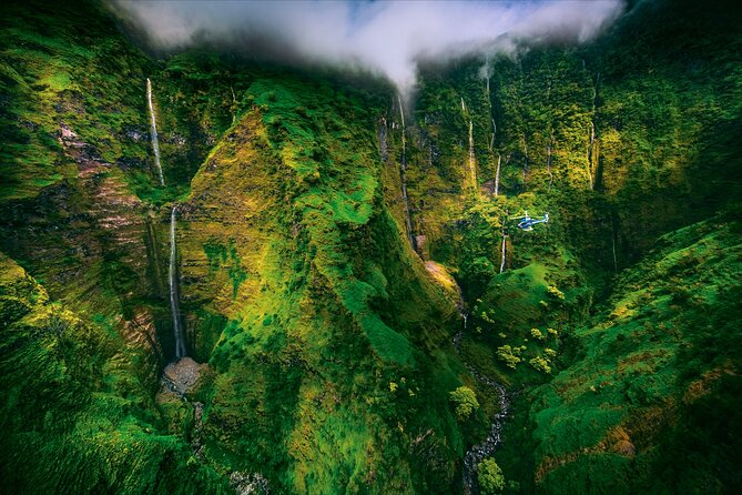 Waterfalls of West Maui and Molokai Helicopter Tour - West Maui and Molokai by helicopter, in about 50 minutes
