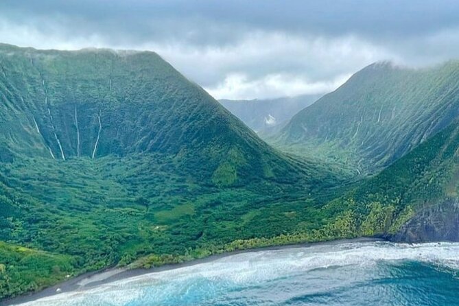 West Maui and Molokai 60-Minute Helicopter Tour - Halawa Valley, Moa’ula Falls, and Kahiwa Falls: Molokai’s north shore from the sky